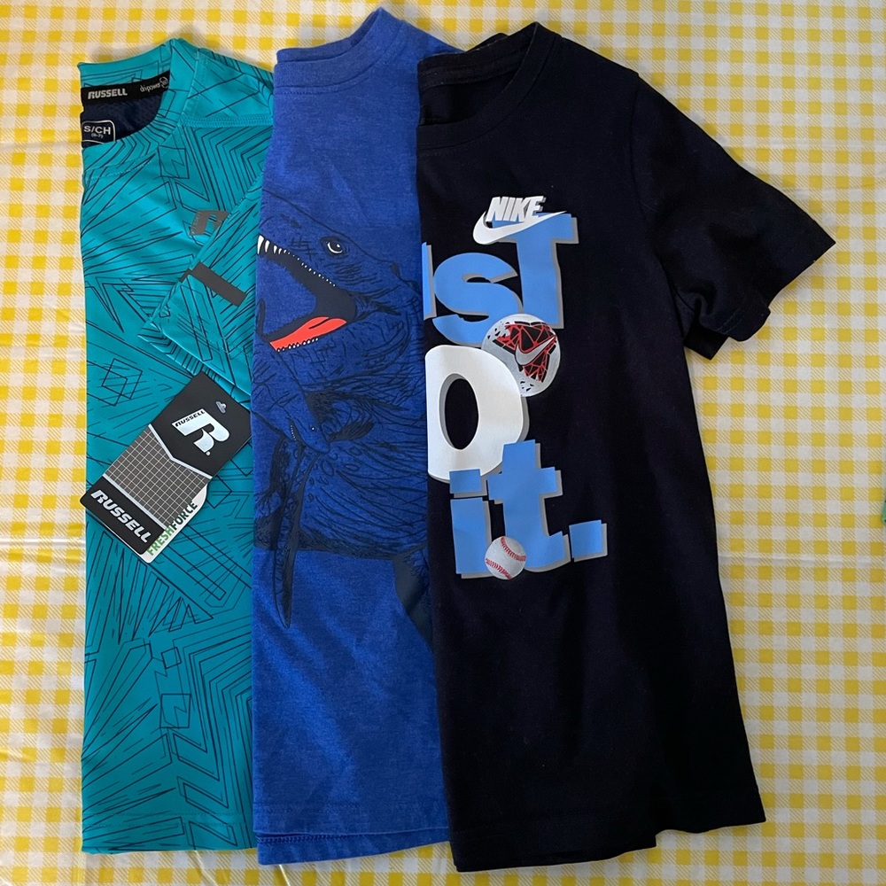Bundle of boys tees. Sz Small 6/7.